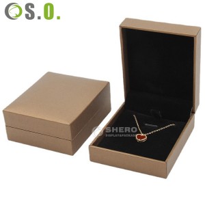 Scatola di imballaggio di gioielli di lusso con scatola di gioielli in carta in similpelle nera con logo personalizzato all'ingrosso