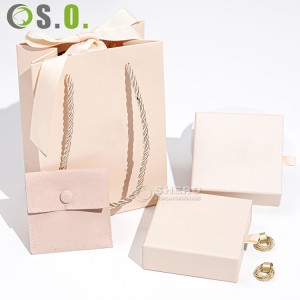 Boîte à bijoux haut de gamme, pochette enveloppe à l'intérieur avec sac en papier cadeau