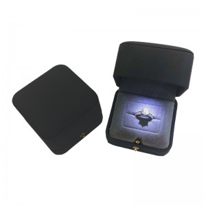 صندوق مجوهرات فاخر مخملي LED مع صندوق هدايا مضيء LED لقلادة قلادة حلقية