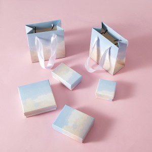 Embalaje de caja de joyería de papel listo en stock, cajas duras pequeñas con tapa para collares, pulseras, anillos, ganancias