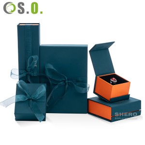 Пользовательский логотип Красивый дизайн Жесткий картон Бумага Подарочная коробка для ювелирных изделий