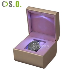 โลโก้ที่กำหนดเองขายส่งกล่องนาฬิกาสมาร์ทหนัง PU สีทองพร้อมไฟ LED สีอบด้านนอก