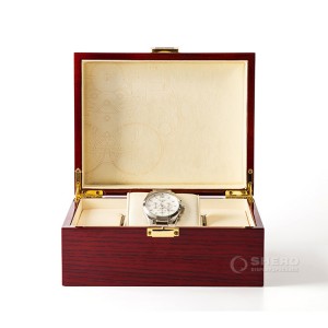 صندوق ساعة خشبي كبير فاخر عصري مطلي من أفضل الرجال والنساء بشعار مخصص لتخزين الهدايا وعرض الزوجين