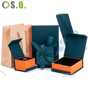Boîte-cadeau de bijoux de papier de carton rigide de belle conception de logo fait sur commande