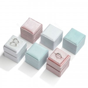 Square Luxury Jewelry Box Velvet Jewelry Packaging Green Ring Box for Pendant Necklace Bracelet