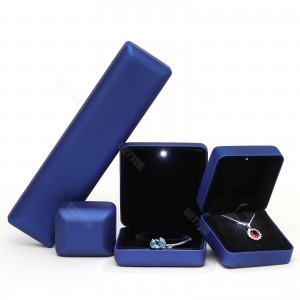 I contenitori per anelli stampati con logo personalizzato di lusso hanno condotto il contenitore di gioielli leggero personalizzato l'imballaggio dei gioielli con logo del più nuovo cliente alla moda
