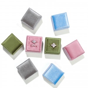 Square Luxury Jewelry Box Velvet Jewelry Packaging Green Ring Box for Pendant Necklace Bracelet