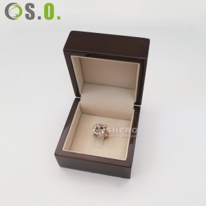 Venda Flash Caixa de joias de madeira luxuosa dourada, veludo interno, design cusotm, embalagem de madeira