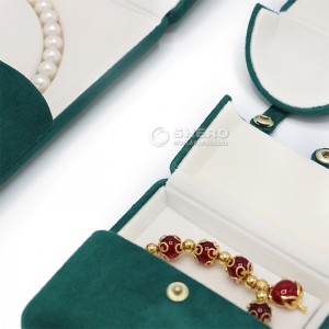 Boîtes de luxe en velours avec Logo personnalisé à deux portes ouvertes, boîtes à bijoux avec anneau vert, pendentif, Bracelet