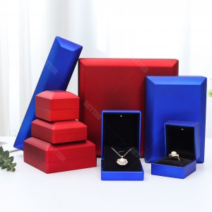 صندوق مجوهرات LED مطلي باللون الأسود وشعار الشاشة الحريرية حزمة مجوهرات فاخرة LED وصناديق حلقية مخصصة وصندوق مجوهرات مزود بأضواء