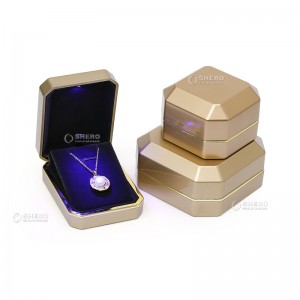 Großhandels-Luxusfarben-Armband-Armband-Ohrring-LED-Schmuckkästchen mit Goldrand