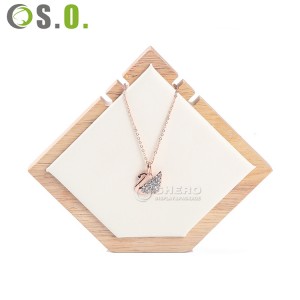 grijze goedkope ketting massief houten sieraden display hanger houten standaard