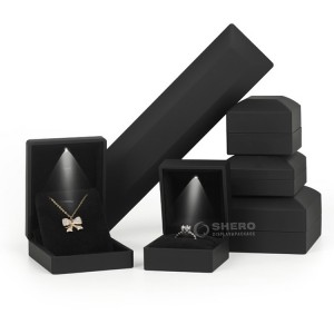 Kotak perhiasan Led mewah logo pernis hitam layar sutra paket perhiasan led kotak cincin khusus kotak perhiasan dengan cahaya