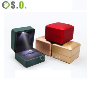 Shero Hot Sale จี้แหวนสีสันสดใสนำกล่องเครื่องประดับพร้อมโลโก้