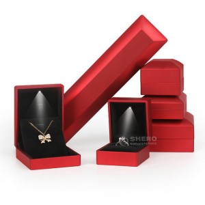 صندوق مجوهرات فاخر بإضاءة Led باللون الأسود وشعار الشاشة الحريرية وحزمة مجوهرات وصناديق خاتم مخصصة وصندوق مجوهرات مزود بإضاءة